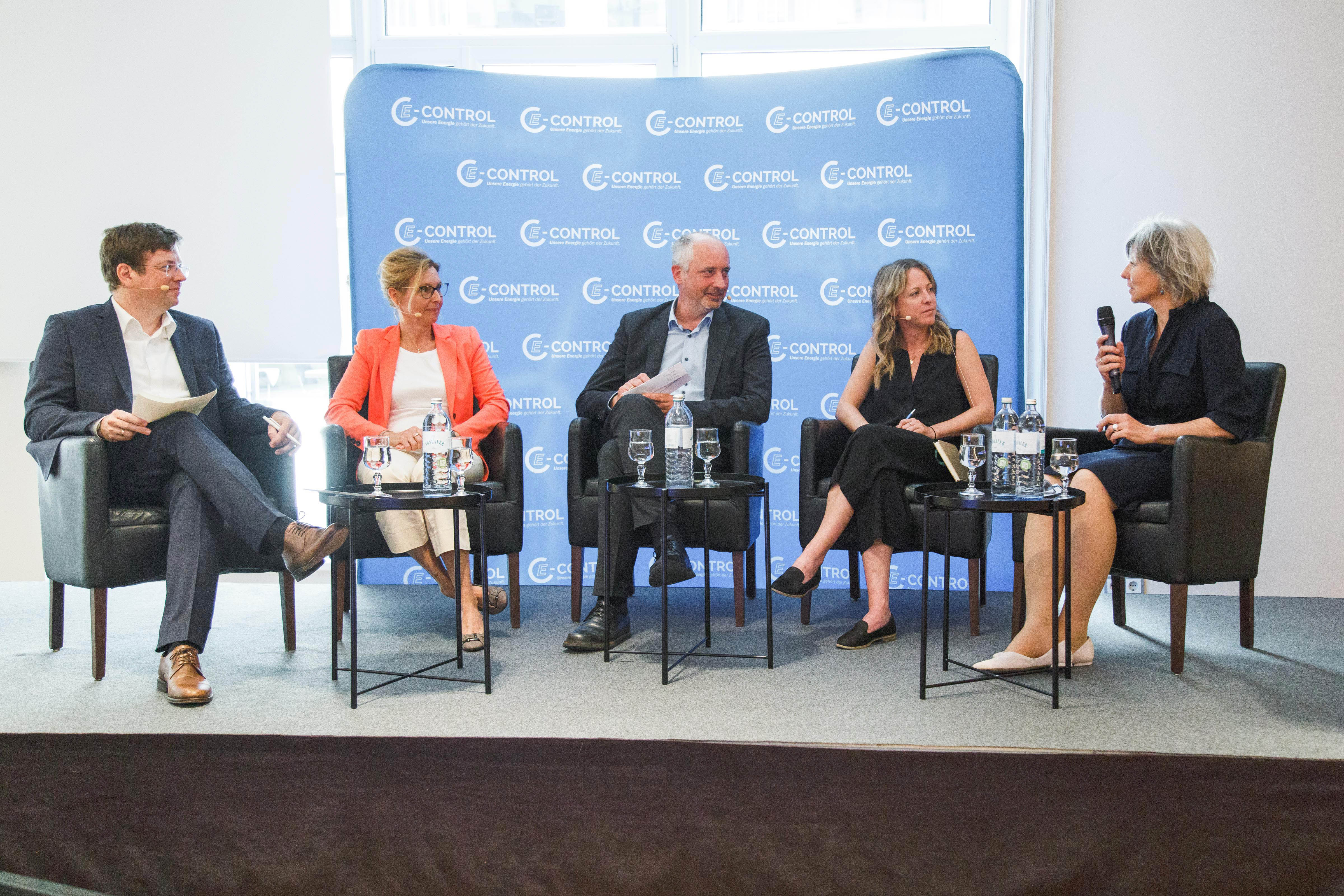 Diskussionpanel, v.l. Szelgrad, Gupfinger, Painz, Neumann, Millgramm