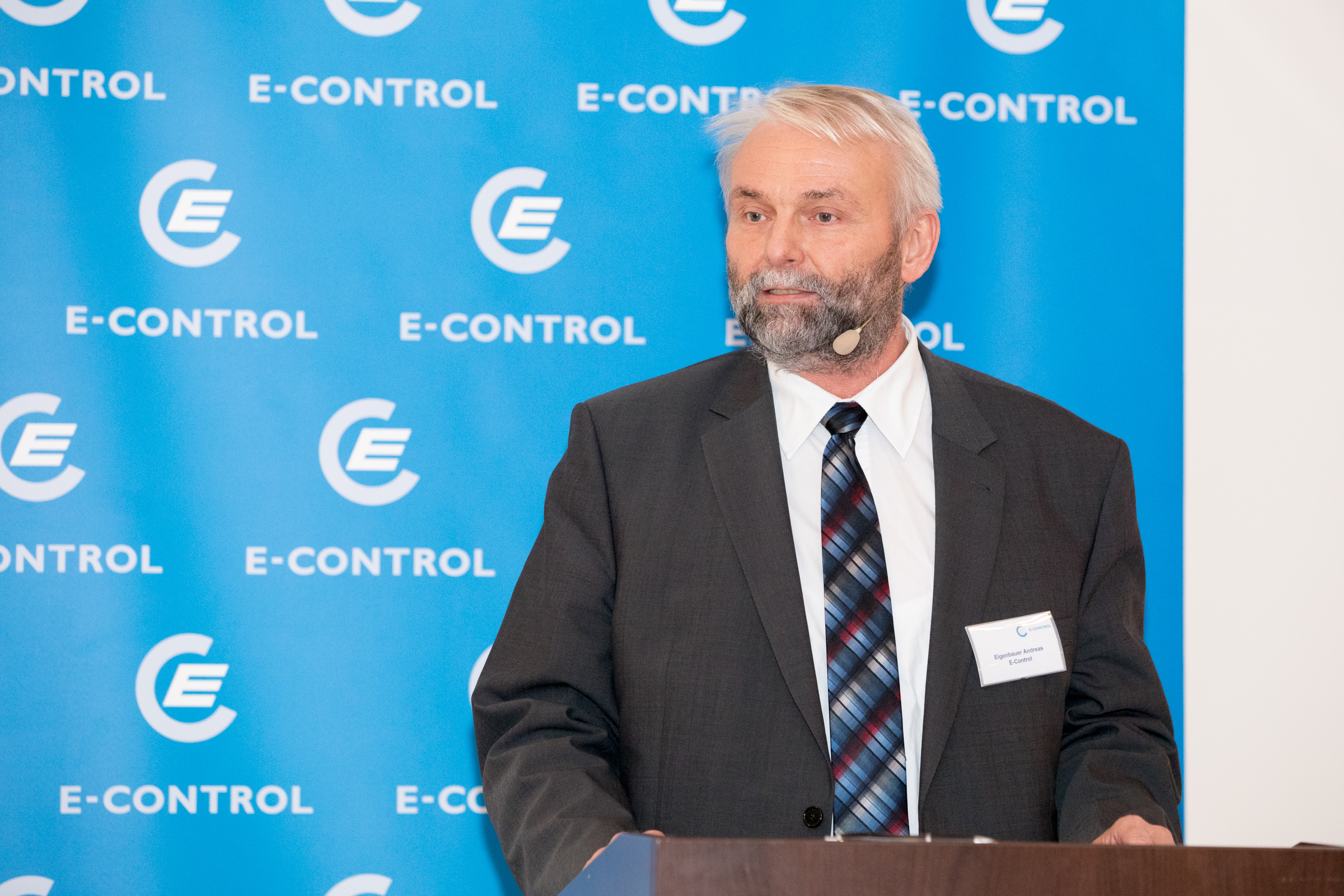 E-Control Vorstand Andreas Eigenbauer fasst zum Ende die Erkenntnisse das Tages zusammen und verabschiedet die Gäste